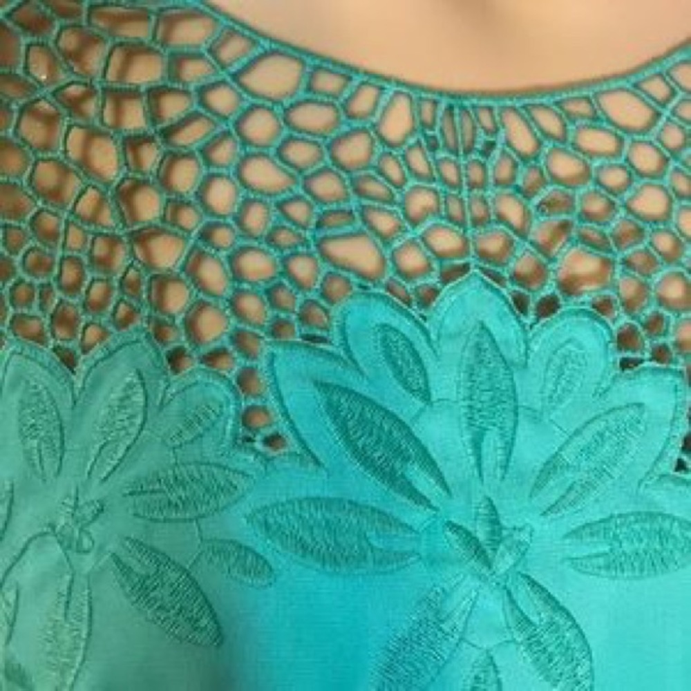 🎉HP🎉BELL SLEEVE DRESS - Picture 3 of 6
